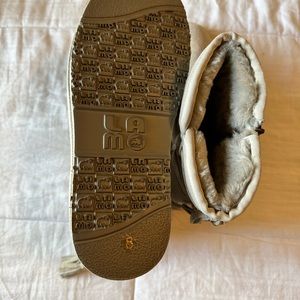 Never worn Ugg type boots Sz8